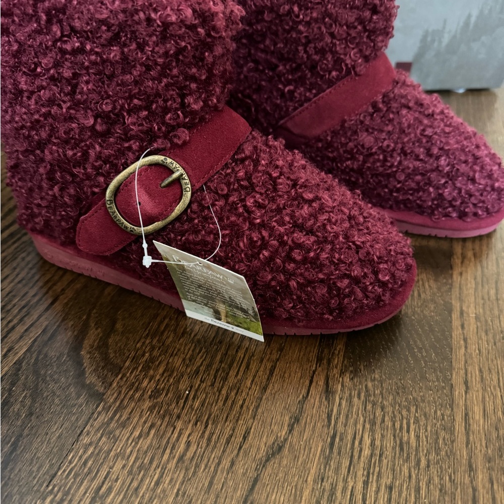 BEARPAW, Brand New, Treasure Youth Boots, Size 5
Bordeaux